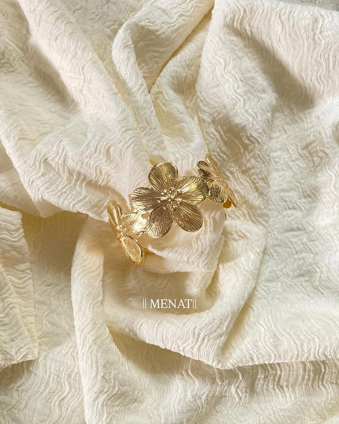 Anti Tarnish Flower Light Weight Gold Plated Bracelet